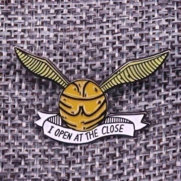 3/20 Harry Potter Open At Close Snitch Pin - Picture 1 of 1